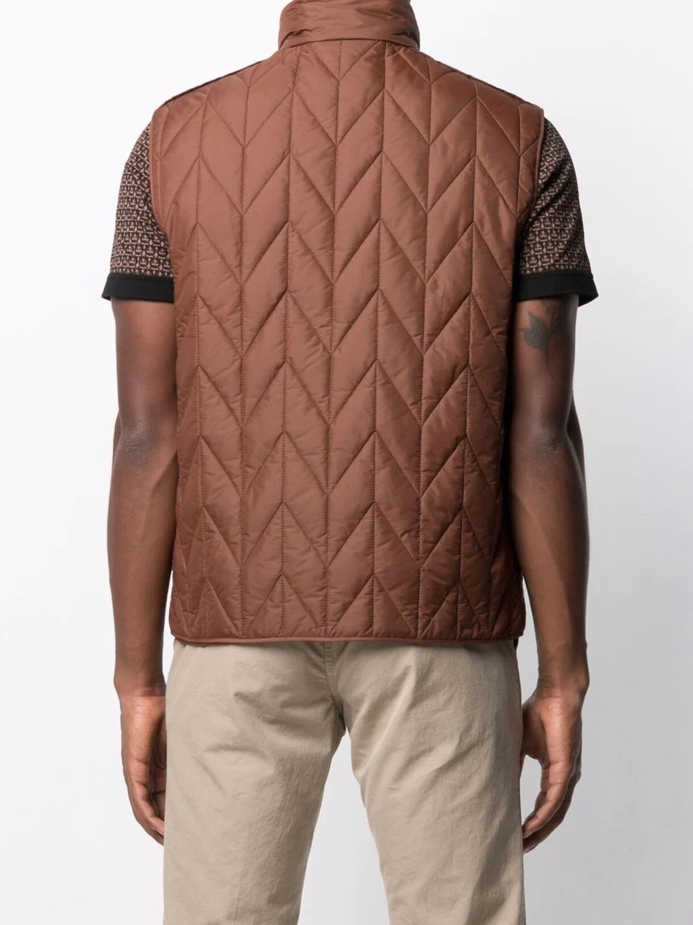 logo-patch quilted sleeveless jacket - 4