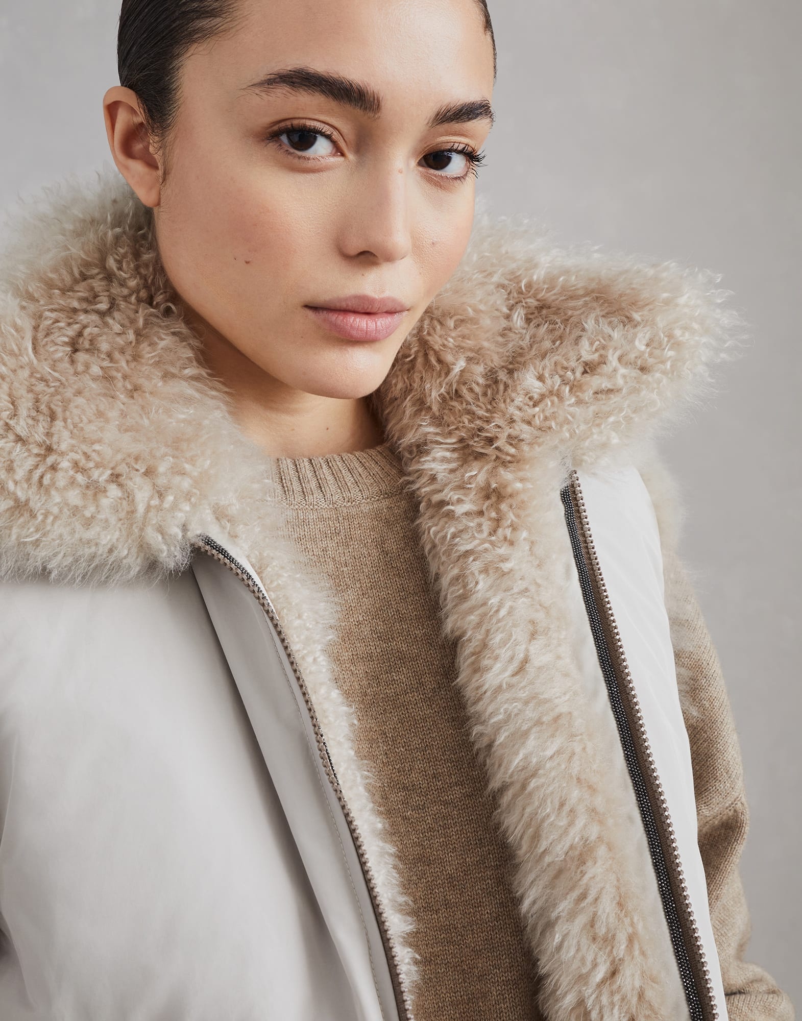 Plush cashmere shearling reversible vest with shiny trims - 3