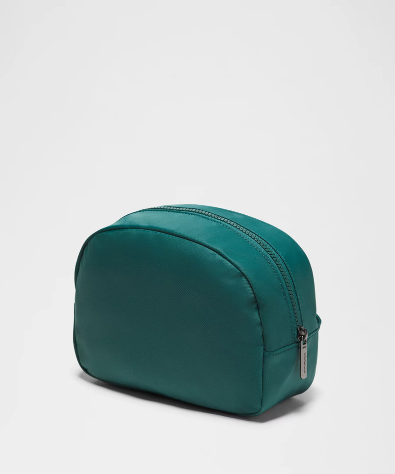 lululemon City Essentials Pouch 4L outlook