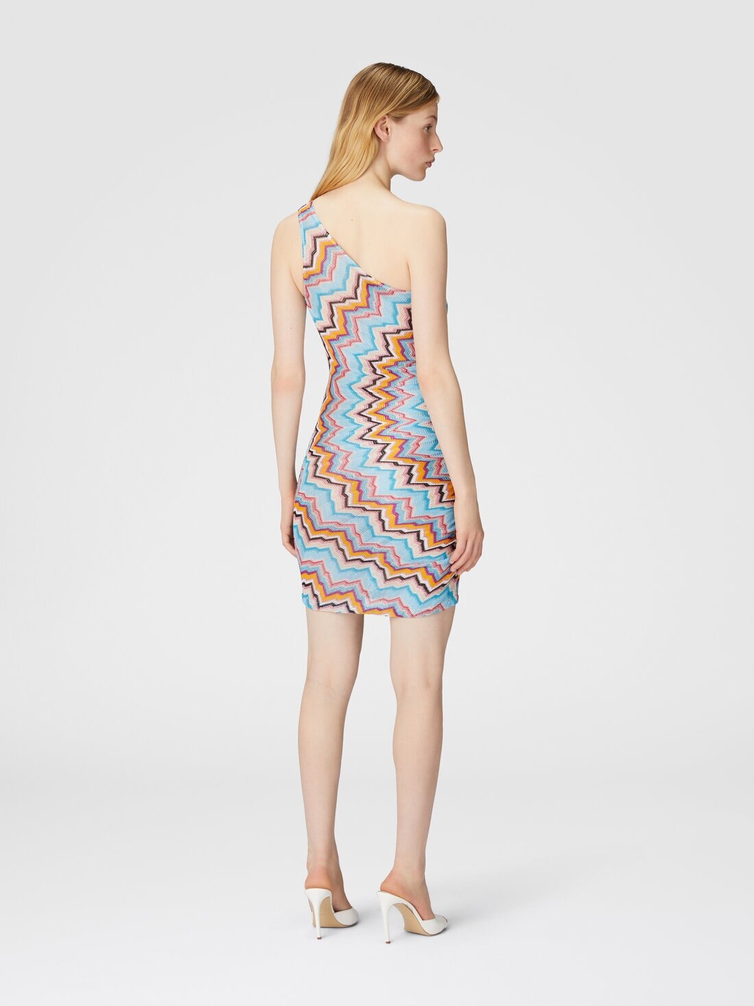 Short one-shoulder cover-up with zig zag pattern - 3