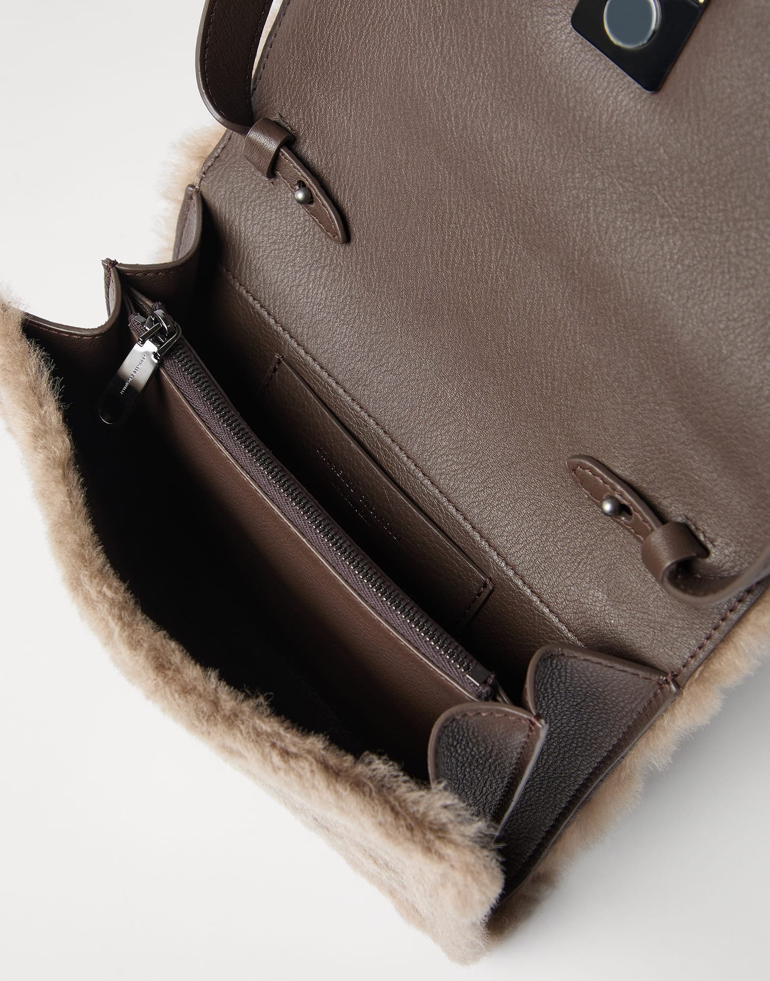 Frosty-effect shearling clutch bag - 5