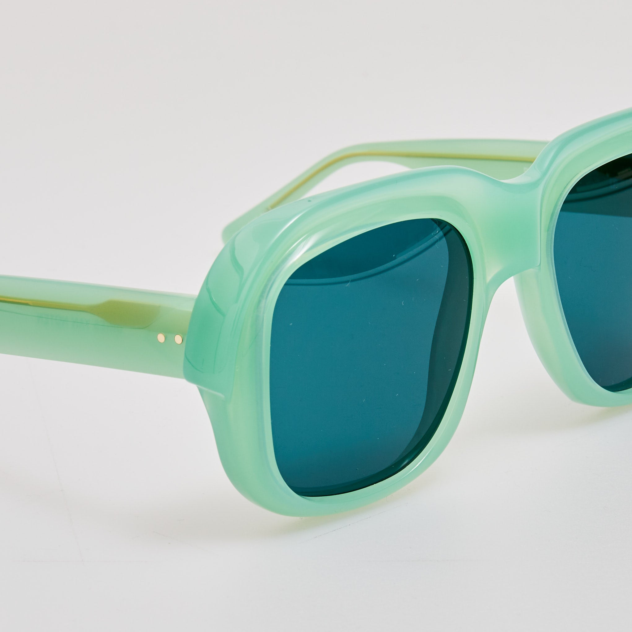 Oversize Sunglasses in Light Green - 3