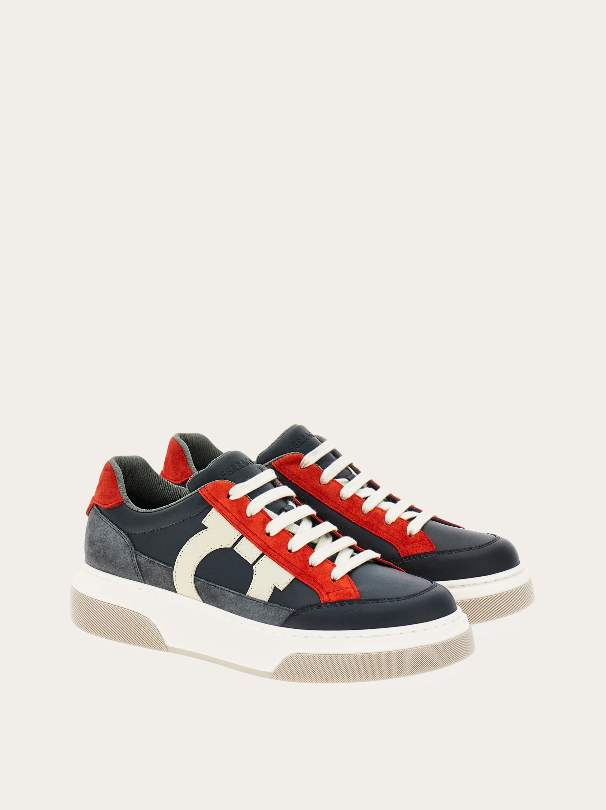 Low top sneaker with Gancini outline - 4