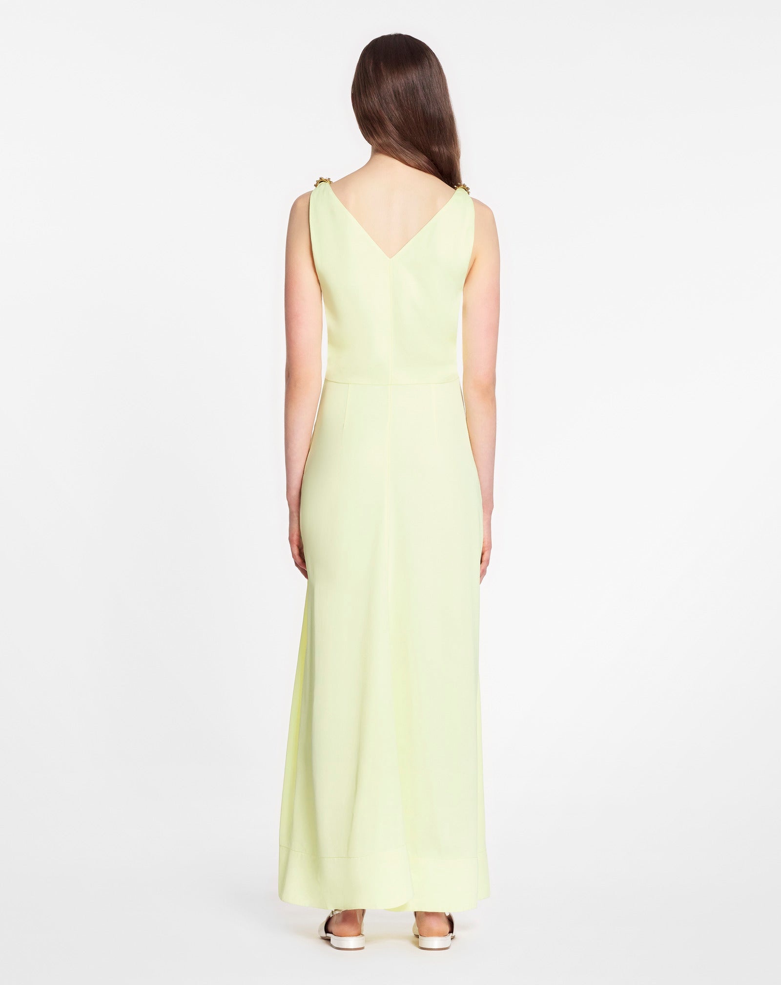 SLEEVLESS V NECK FLARE MIDI DRESS IN SATIN - 4