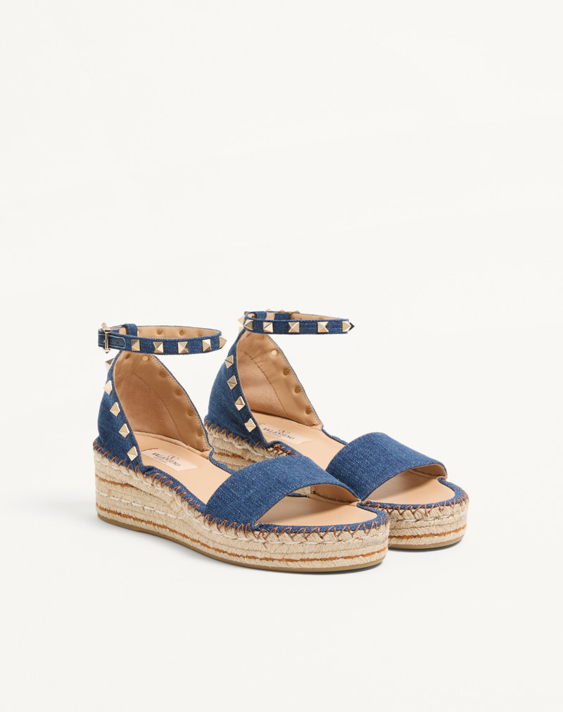 ROCKSTUD DOUBLE FLATFORM SANDAL IN DENIM 55MM 2