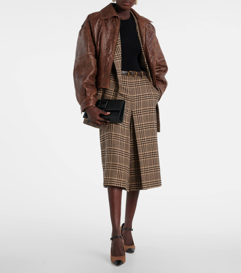 Manolo Blahnik Maygot leather clutch outlook