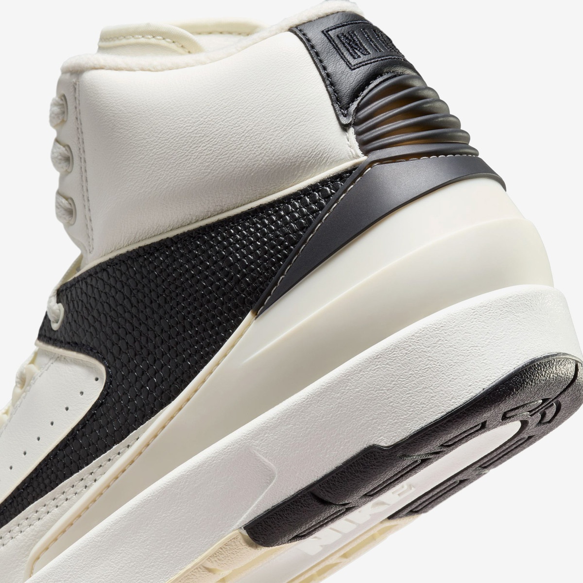 Wmns Air Jordan 2 Retro - 9