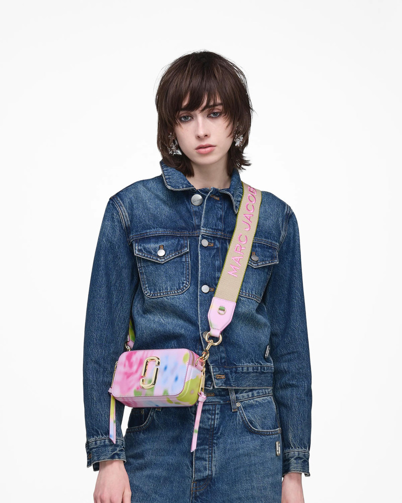 Marc Jacobs THE BLURRED FLORAL SNAPSHOT outlook