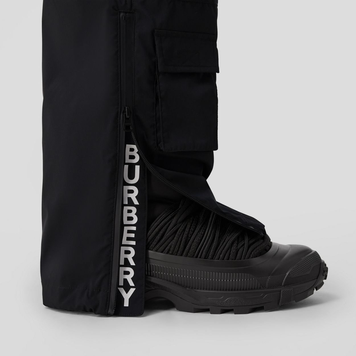 Logo Detail Cargo Trousers - 4