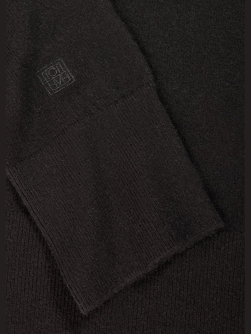 TOTEME Sleeve Cashmere Scarf outlook