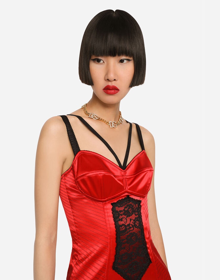 Short satin dress with lace details - 4