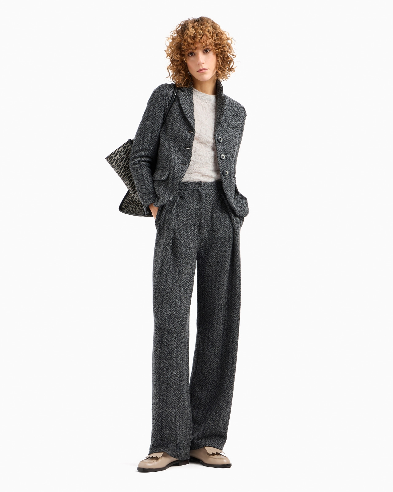 Trousers with pleats, in a wool-blend chevron-motif jacquard - 4