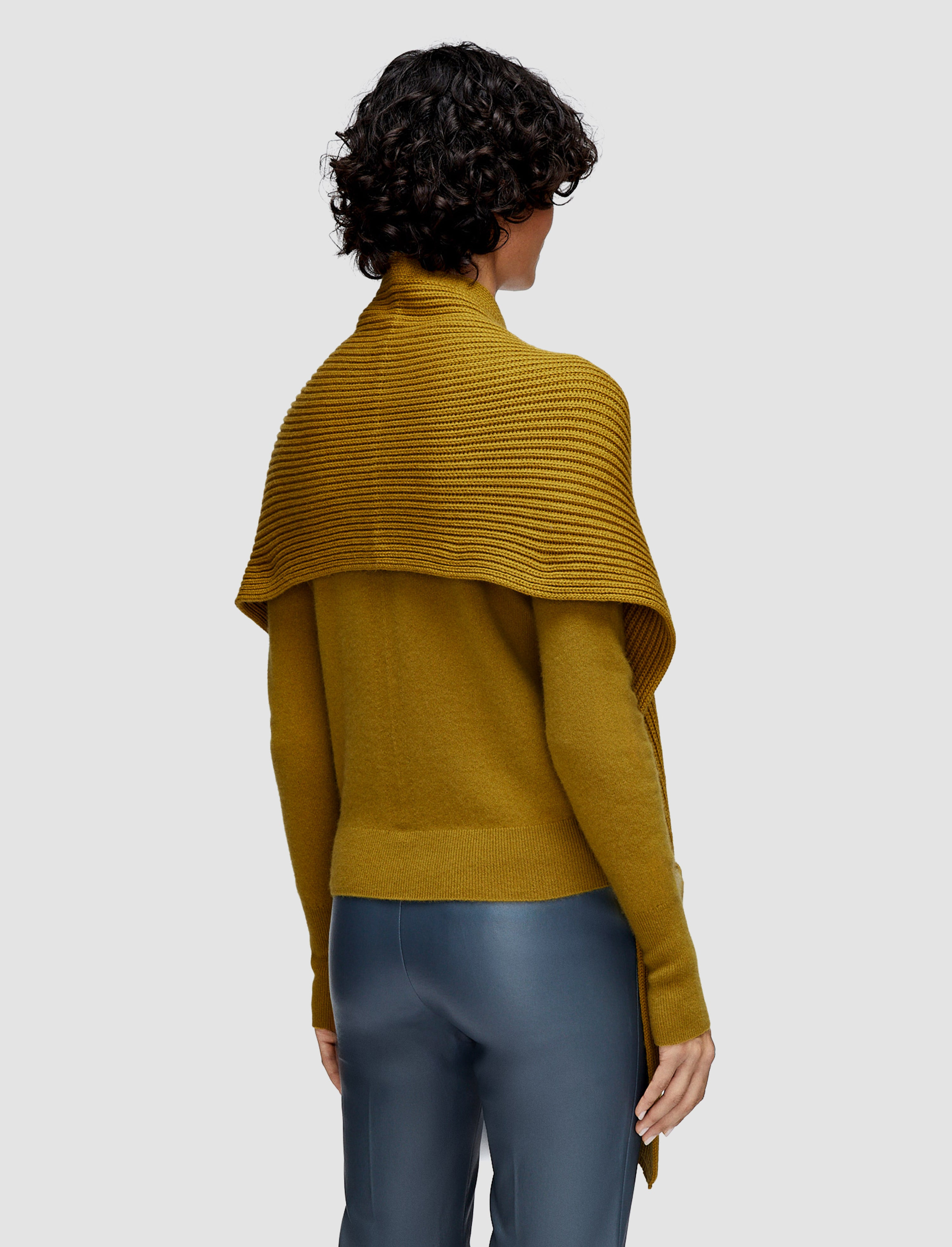 Light Cardigan Stitch Button Scarf - 3