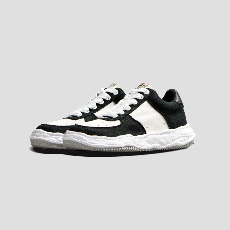 Maison MIHARAYASUHIRO WAYNE OG SOLE LOW-TOP CANVAS SNEAKERS - BLACK/WHITE outlook