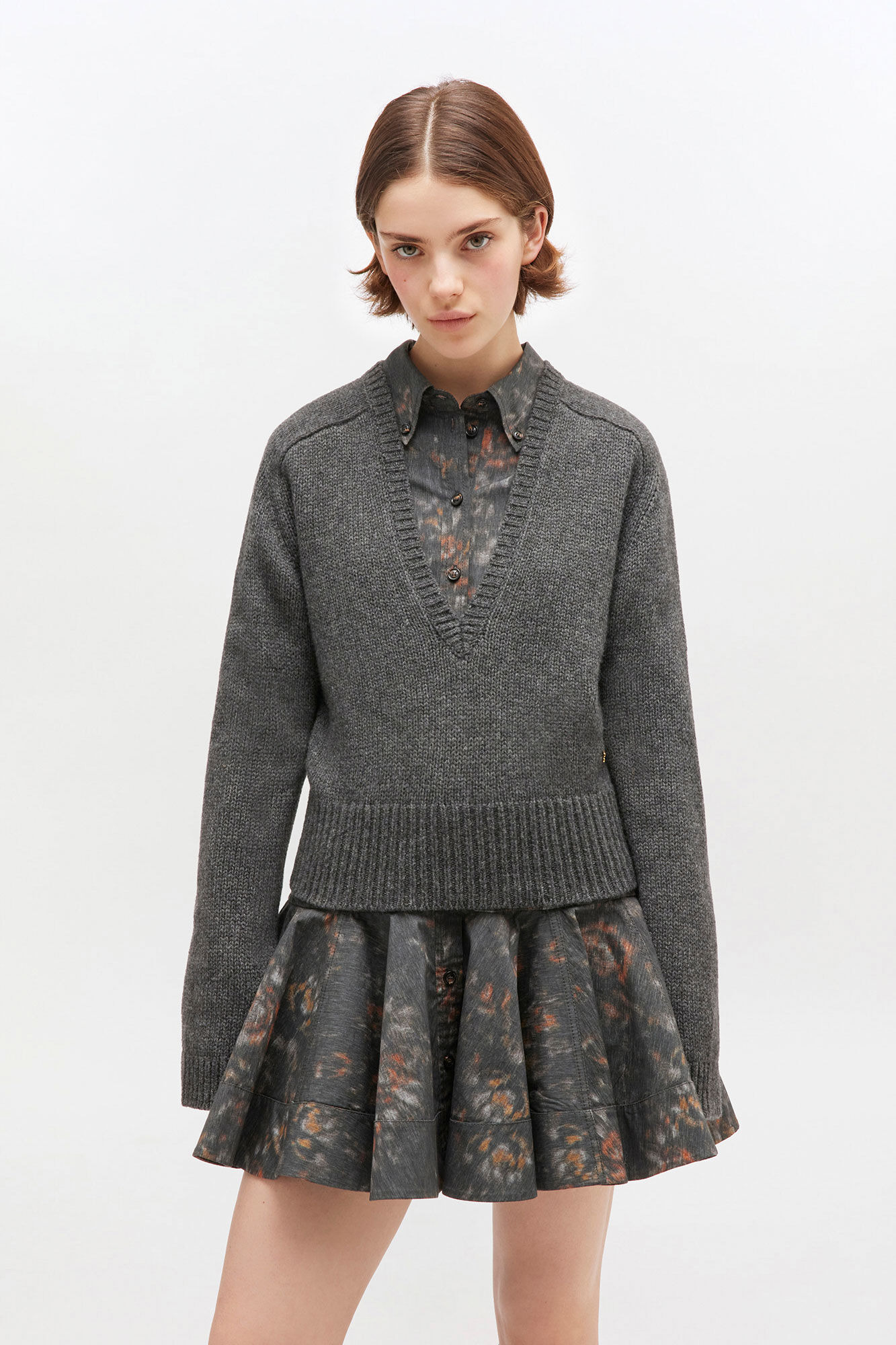 DARK GREY V-NECK SWEATER - 3