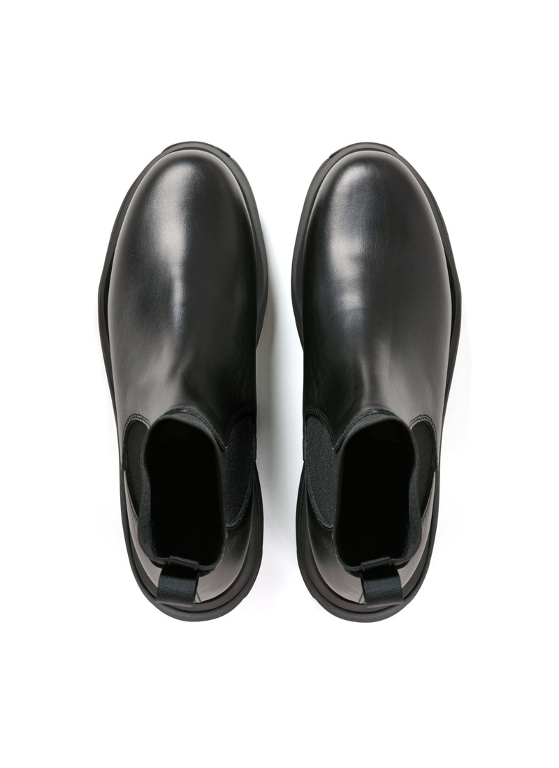 sacai Chelsea Boots outlook