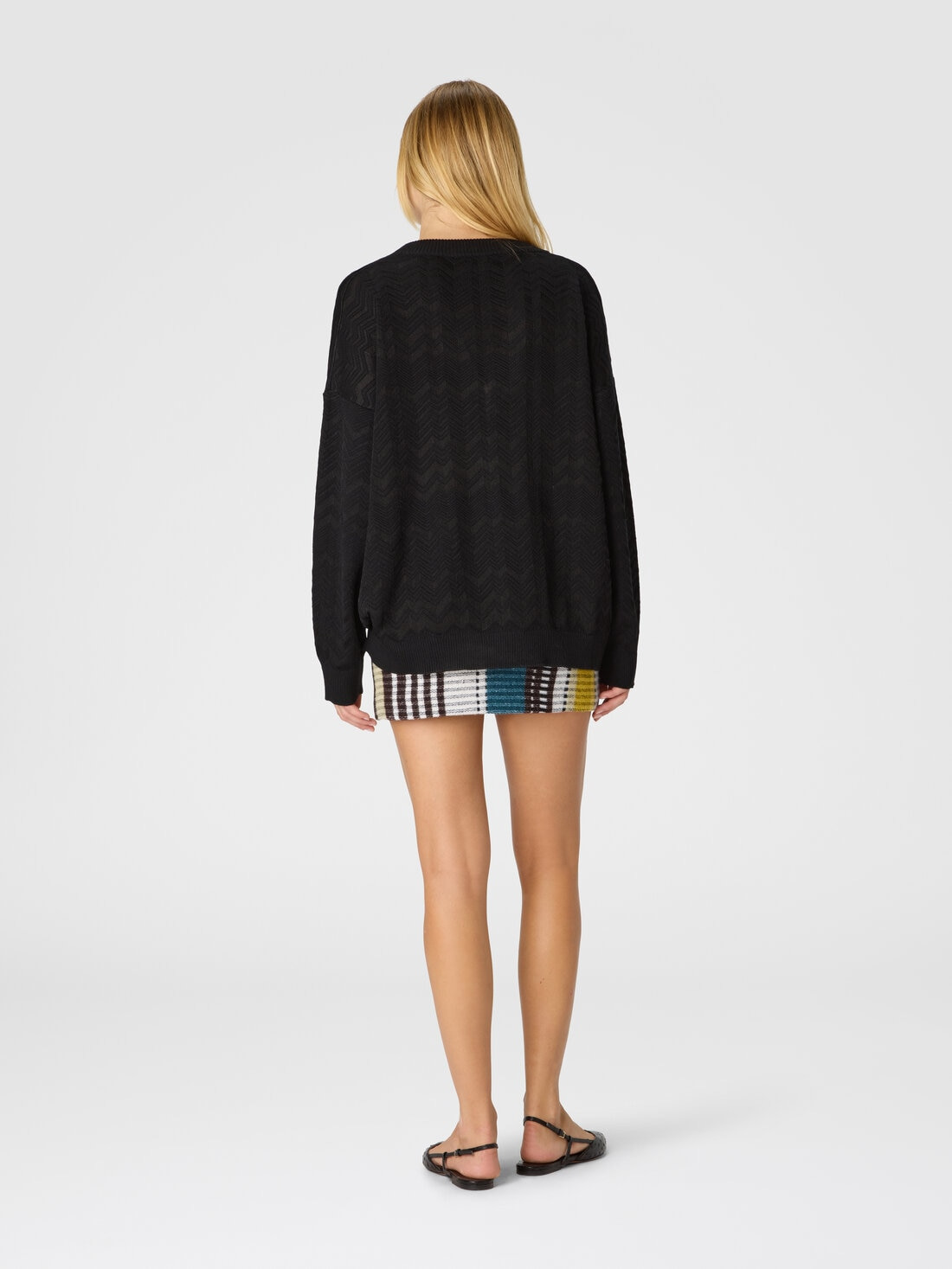 Oversized v-neck sweater in chevron pattern - 3