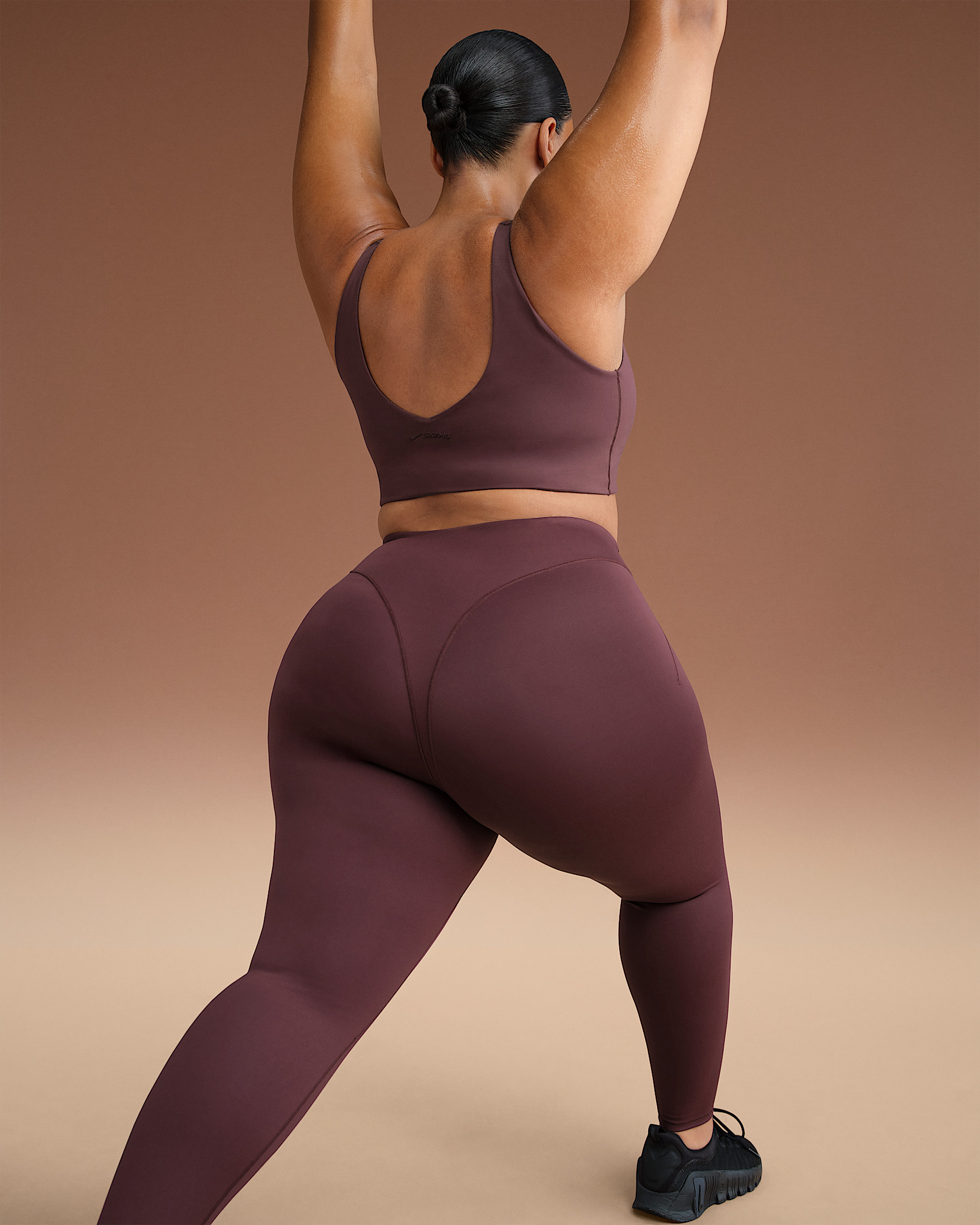 NikeSKIMS Matte Women's High-Waisted V-Line 26" Leggings - 9