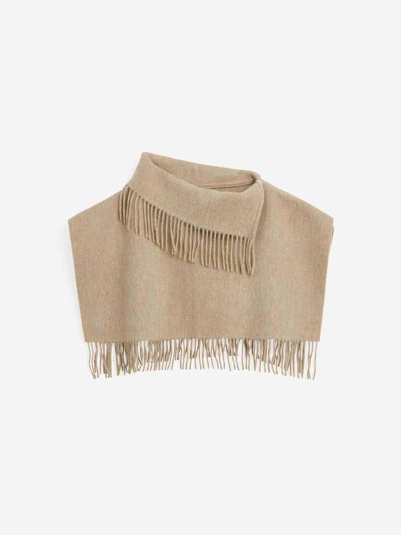 Turtla wool fringe bib 1