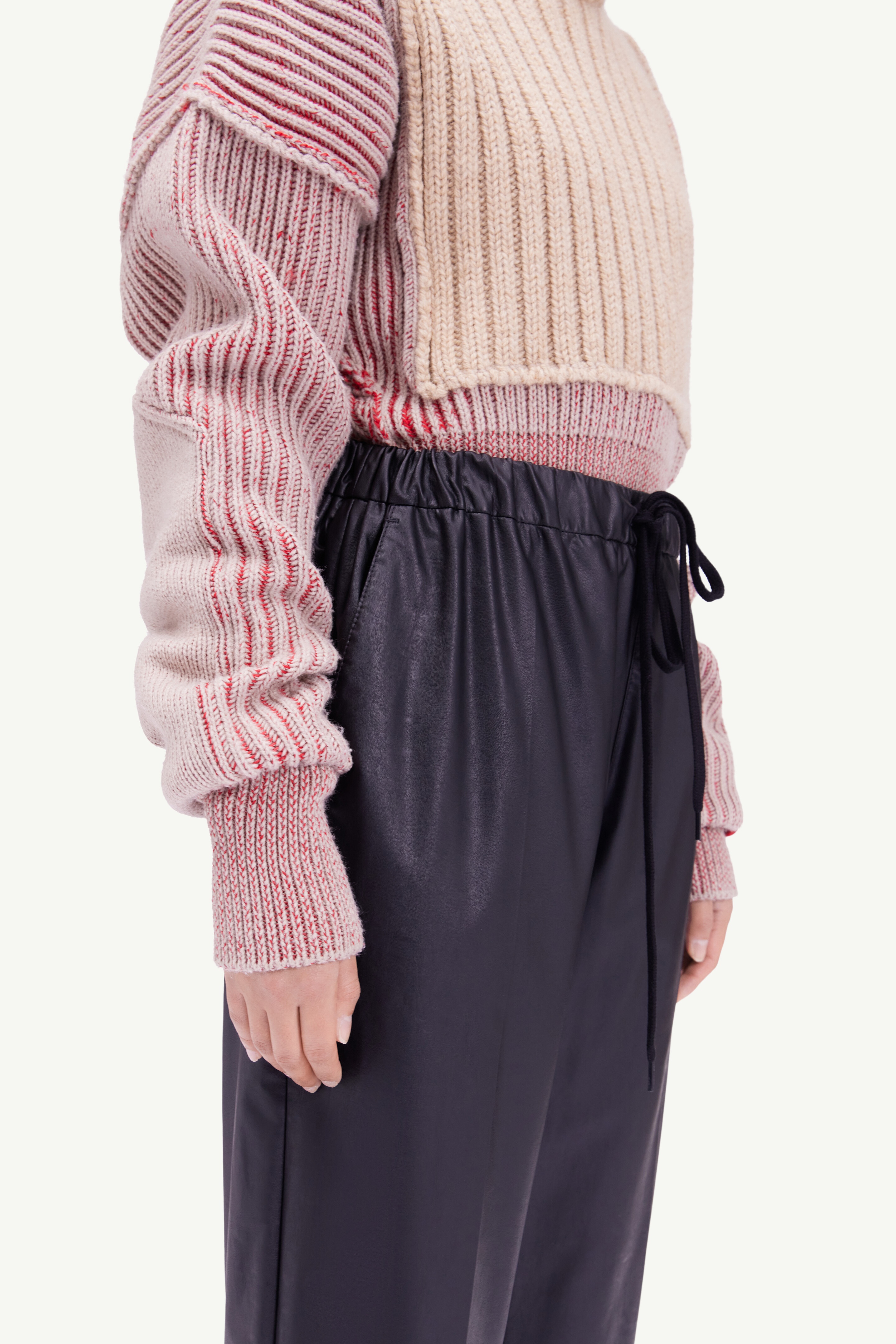 Faux leather cropped trousers - 5