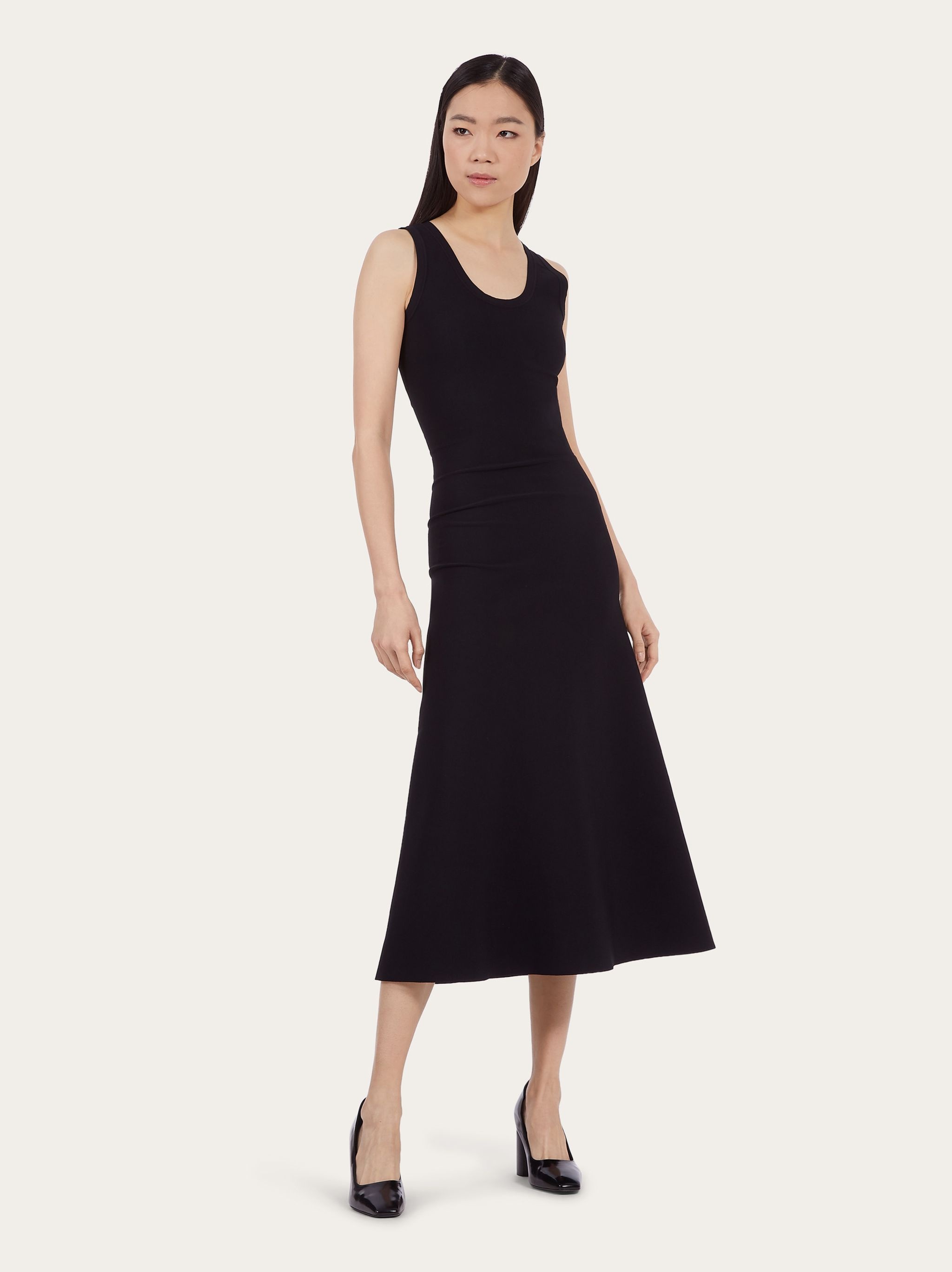 Slim fit sleeveless dress - 5