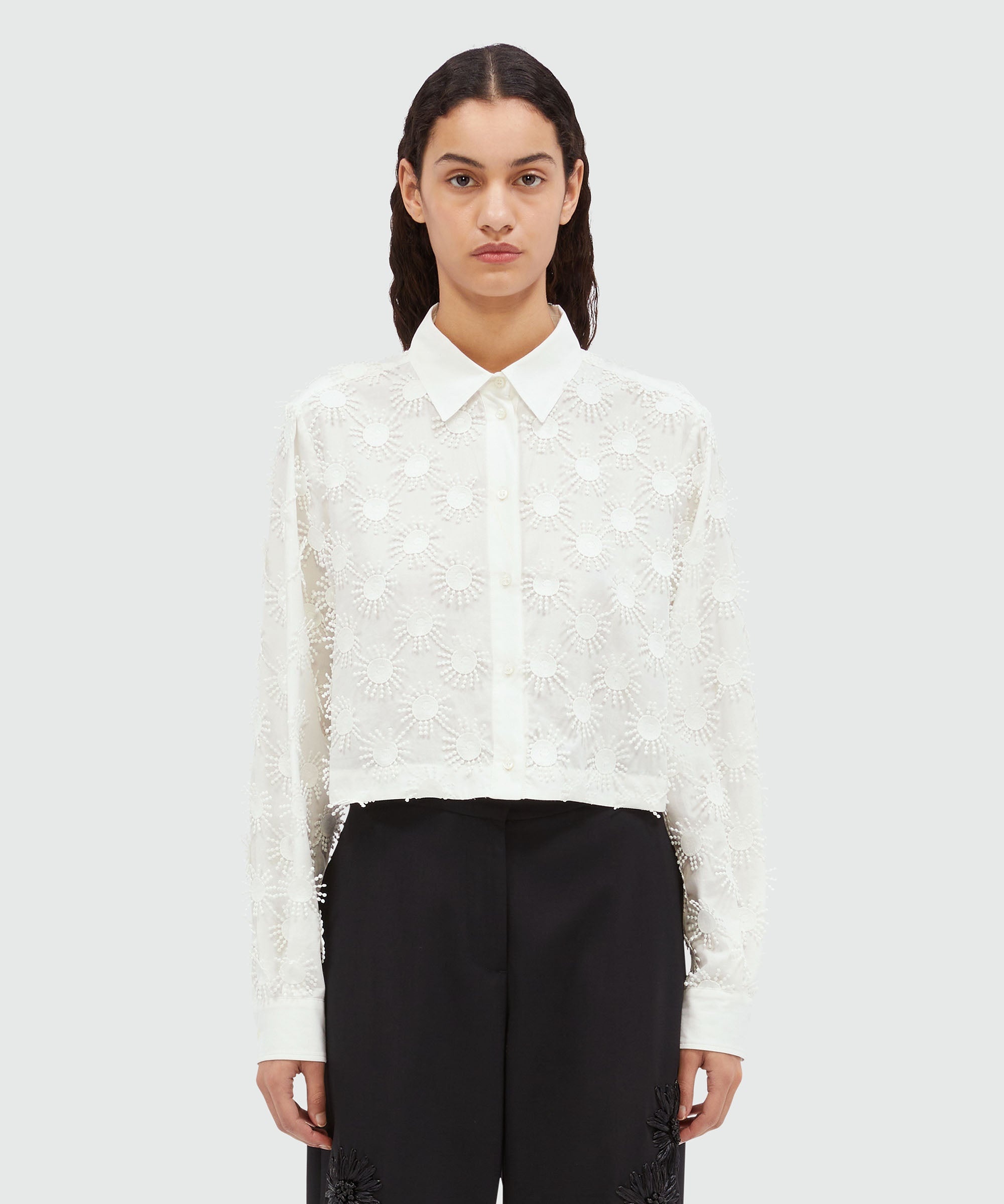 Cropped shirt in white poplin with embroidery - 2