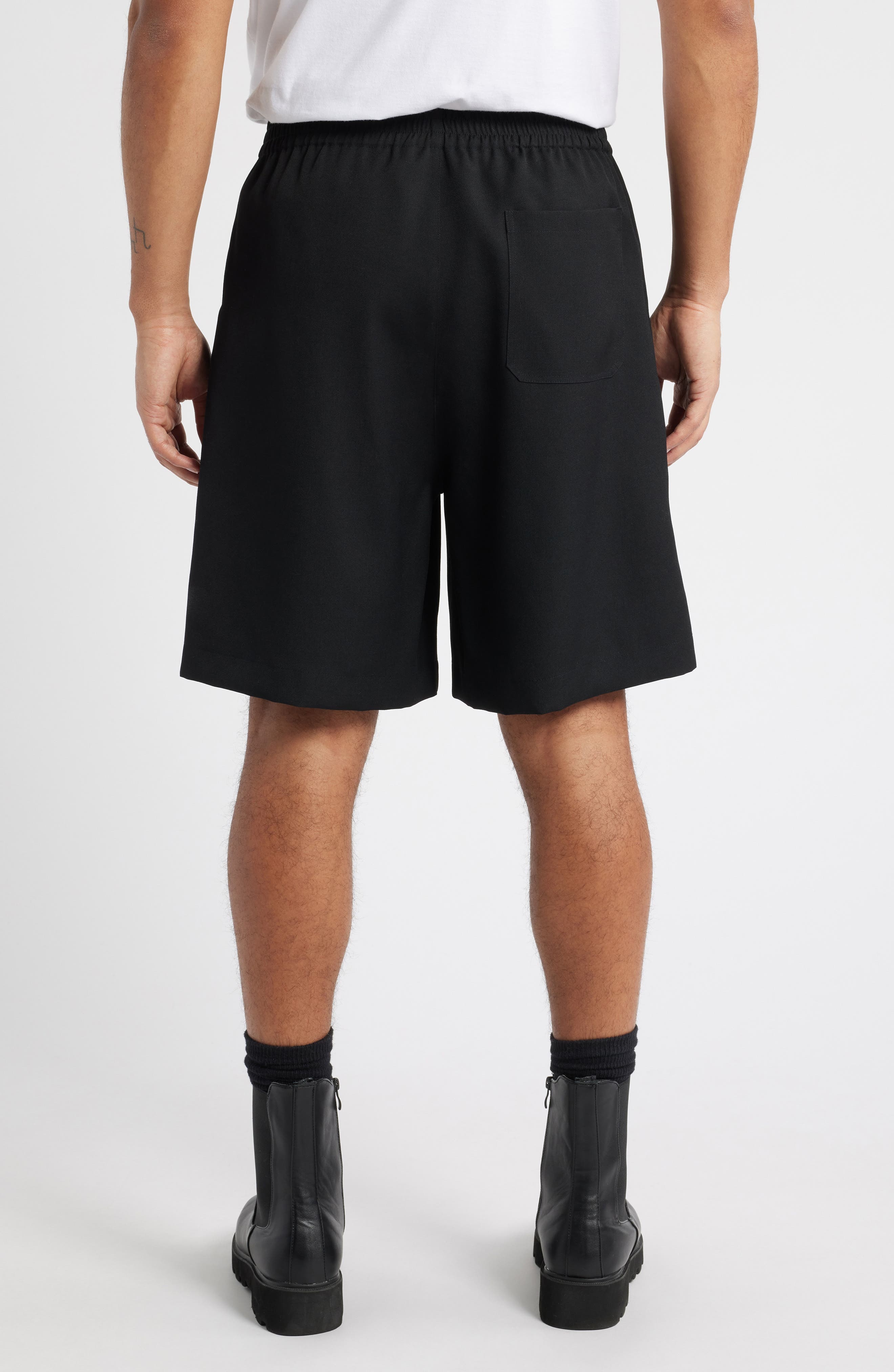 FRAME Relaxed Wool Shorts in Black at Nordstrom - 2
