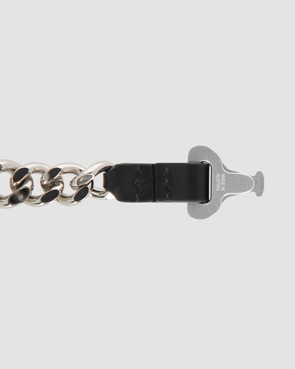 CHAIN NECKLACE W/ LEATHER DETAILS - 4