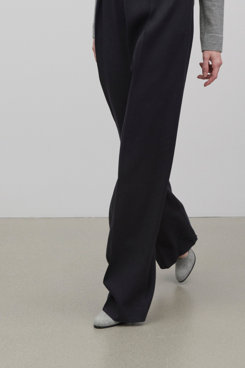 Liv Pump in Virgin Wool and Cashmere 4