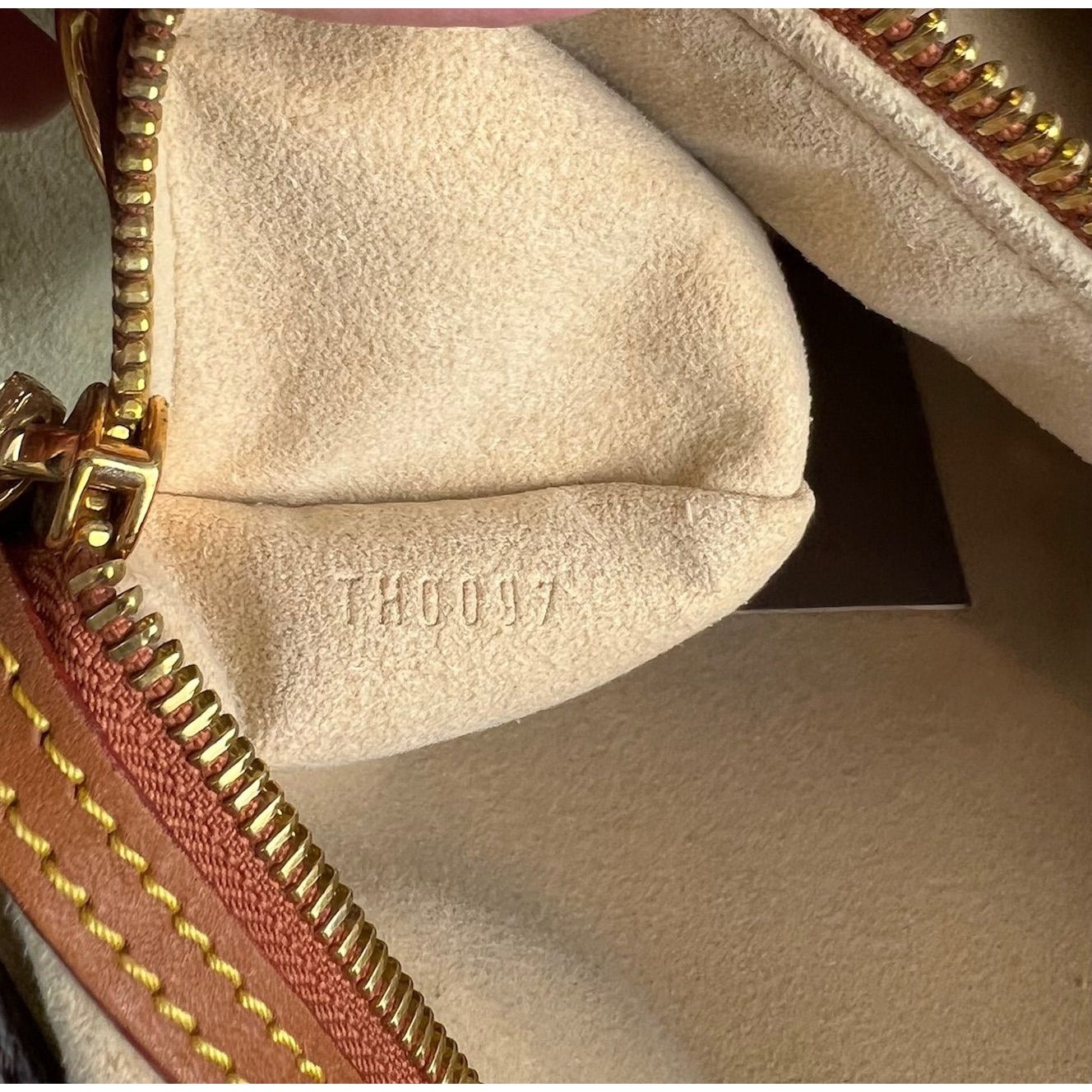 Louis Vuitton Dentelle Fersen Gold Monogram Tote Bag Limited Edition - 8