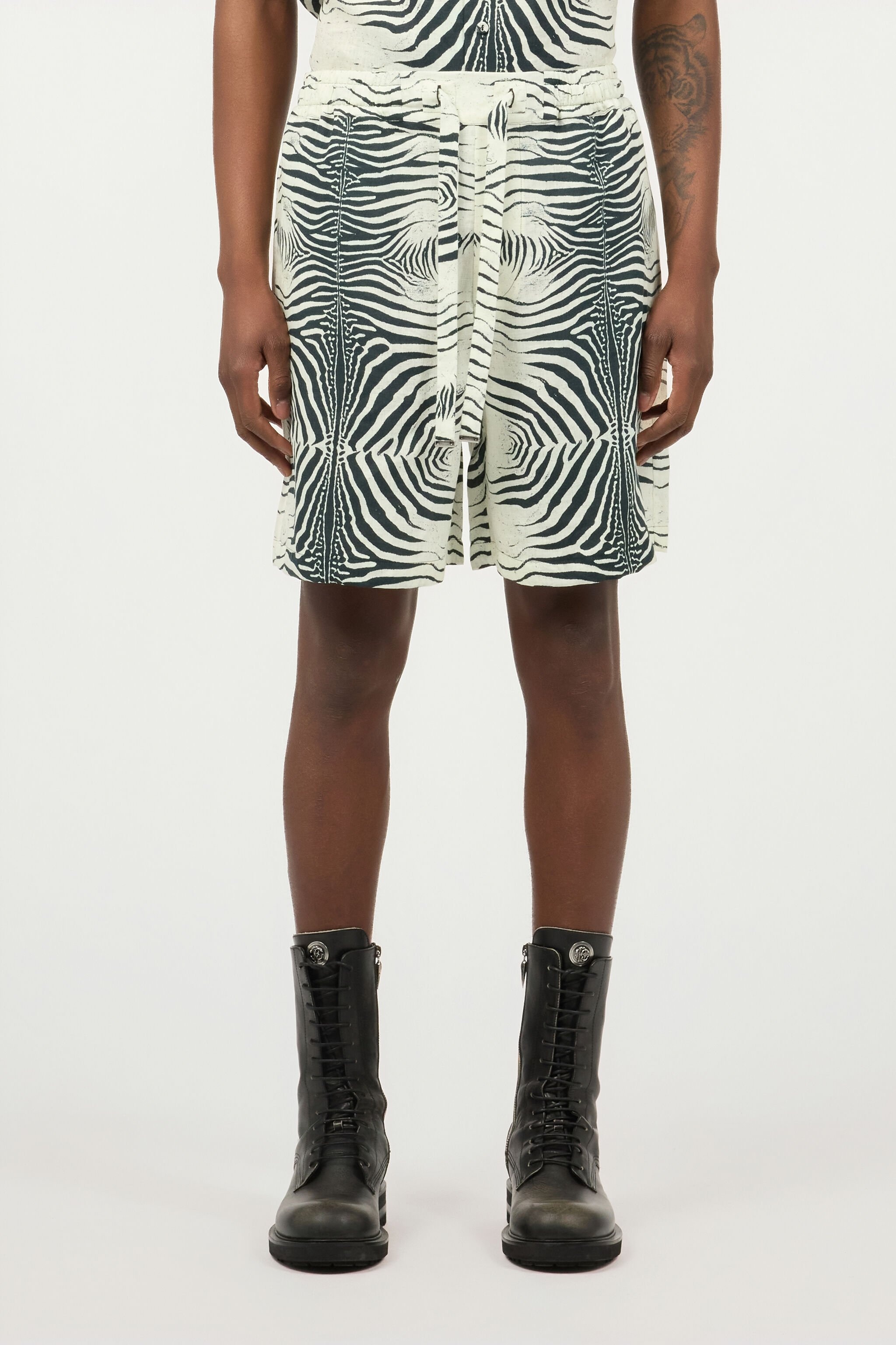 Linen Bermuda Shorts With Mini Zebra Print - 3