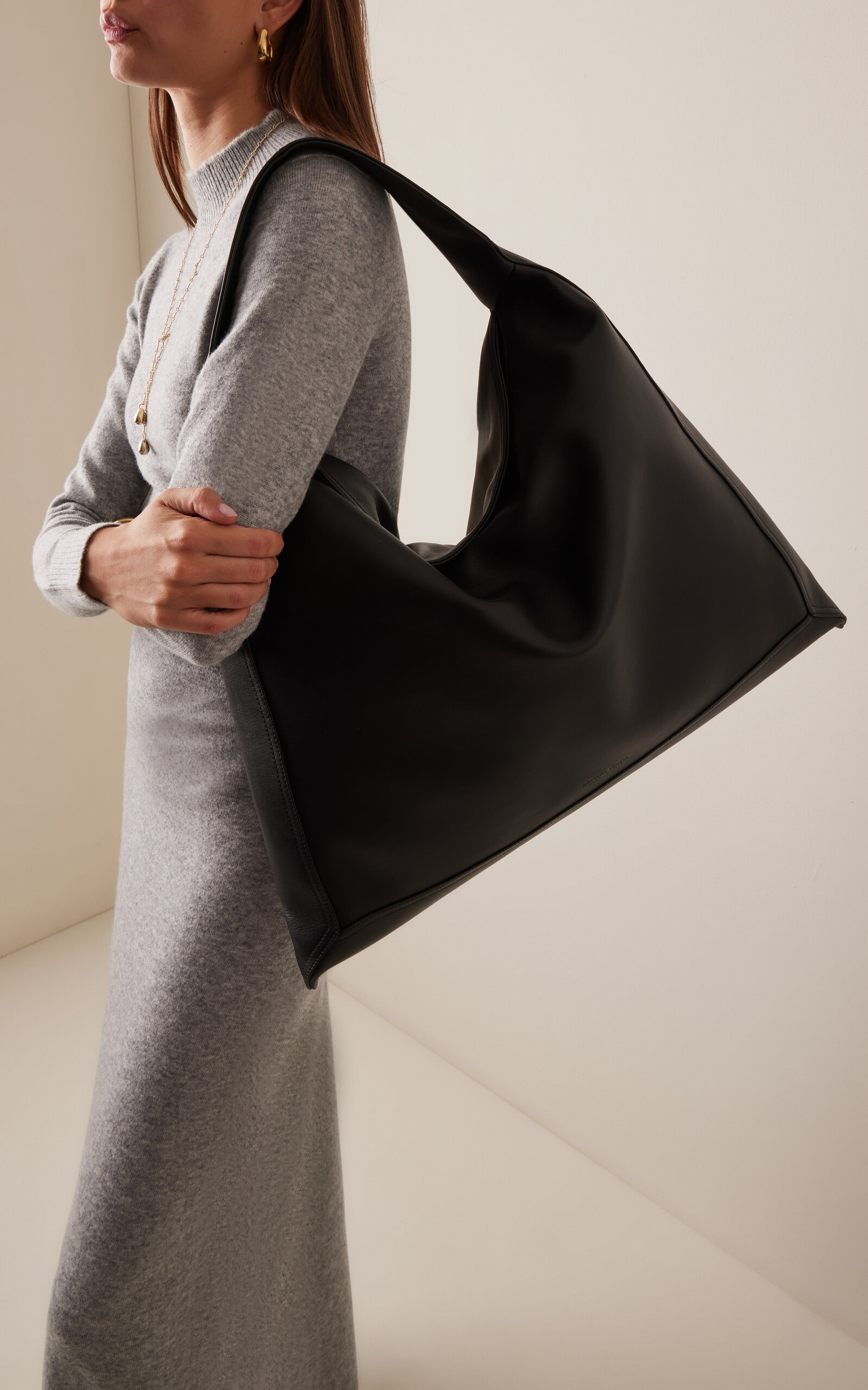 Large Hop Silky Leather Shoulder Bag black - 3
