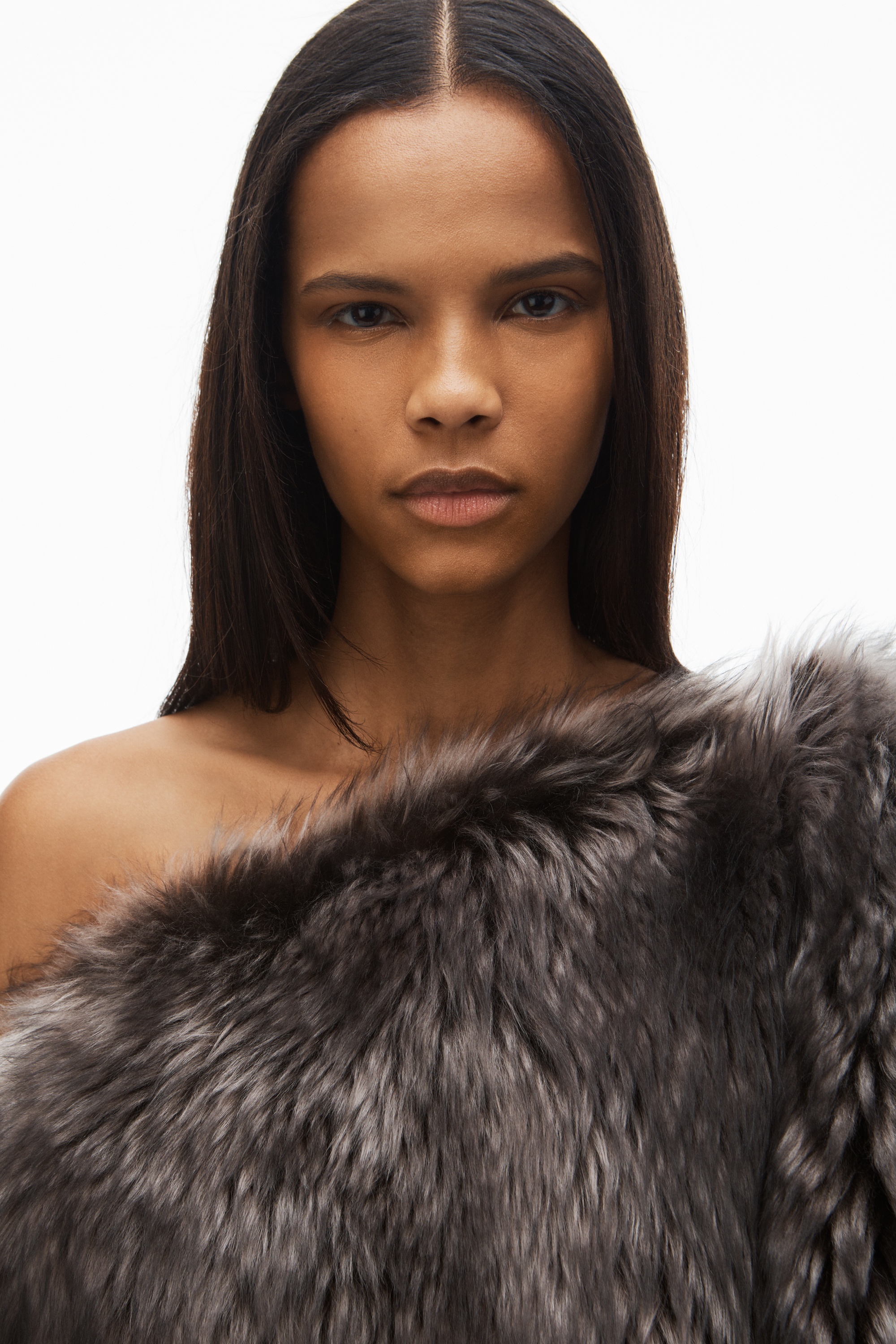 oversize cropped shrug in lamb shearling - 3