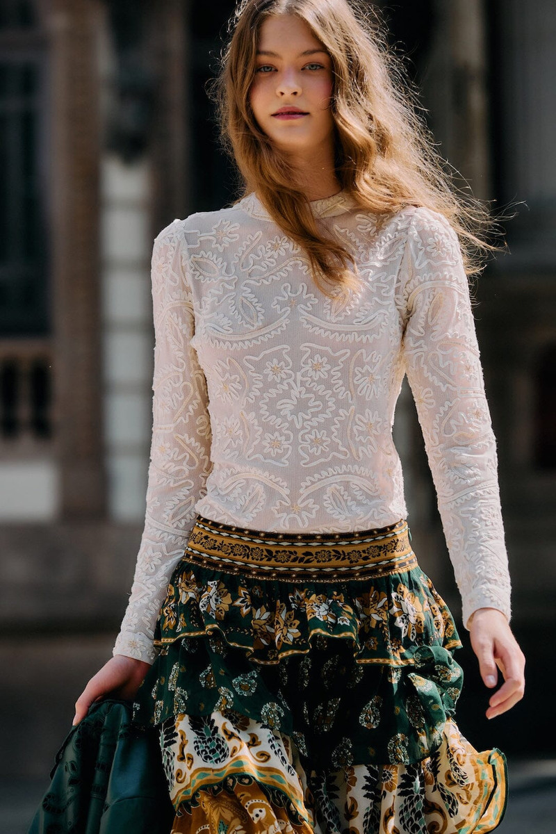 Off-White Embroidered Crew Neck Long Sleeve Blouse 1