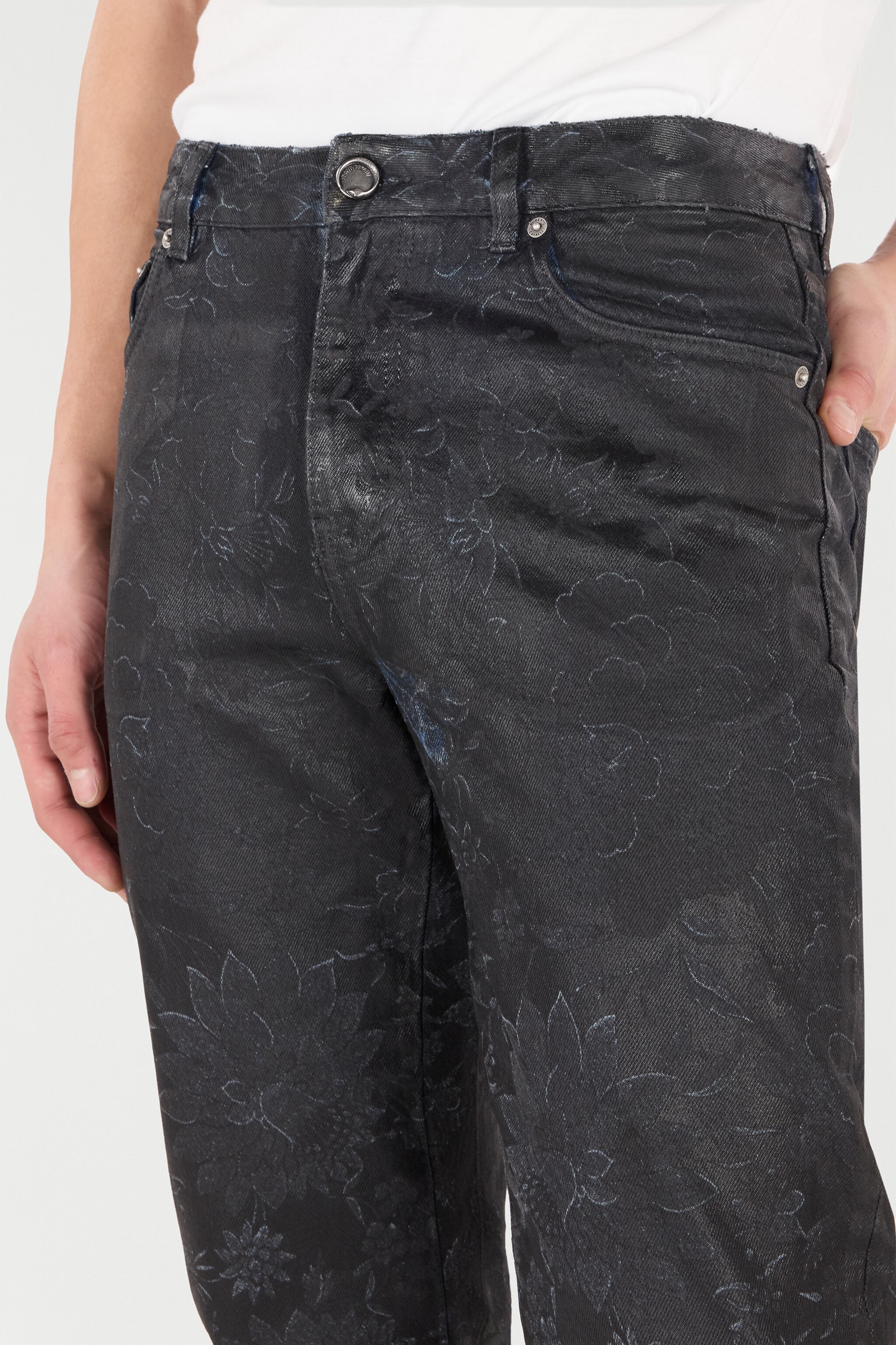 Jeans With Floral Pattern And Discoloration - 5