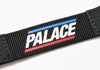 PALACE BASICALLY A BELT CLIP BLACK outlook