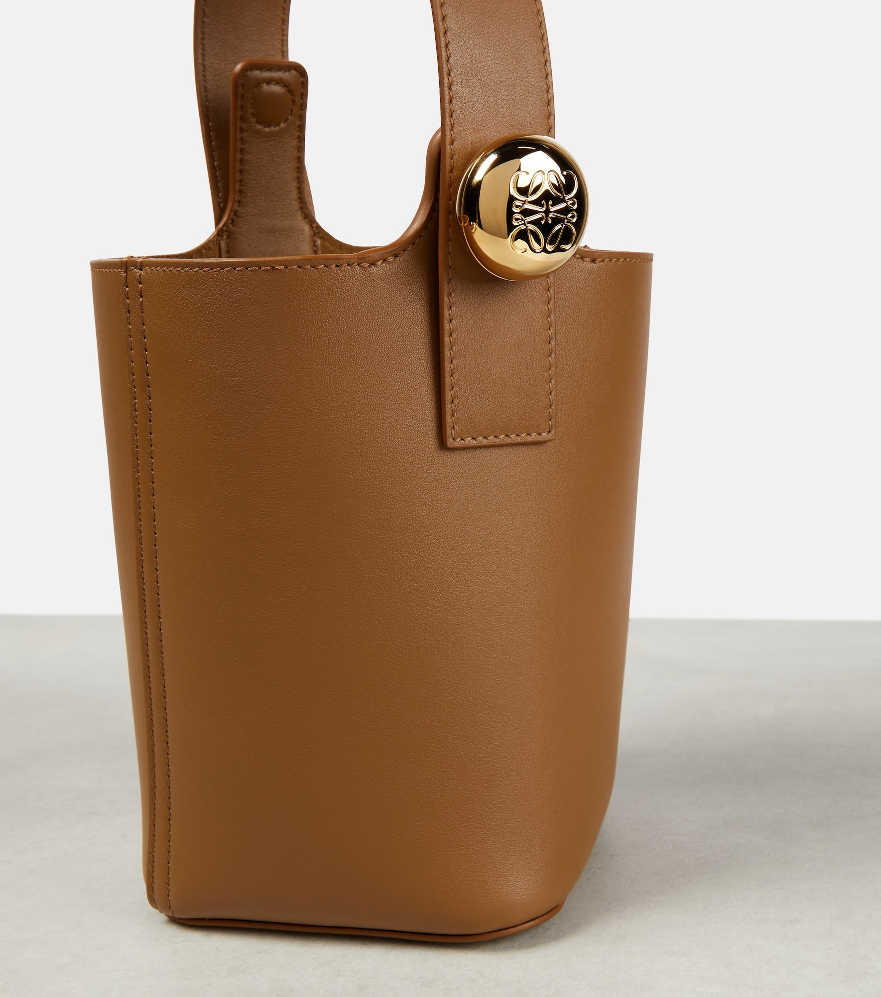 Pebble Mini leather bucket bag - 6
