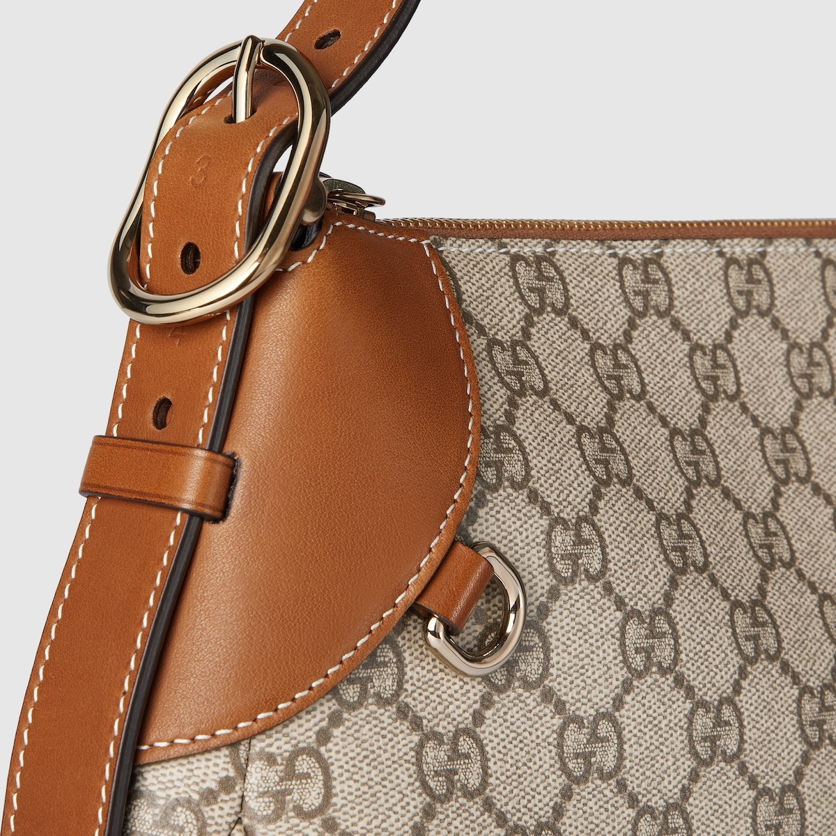 GG Emblem medium shoulder bag - 5