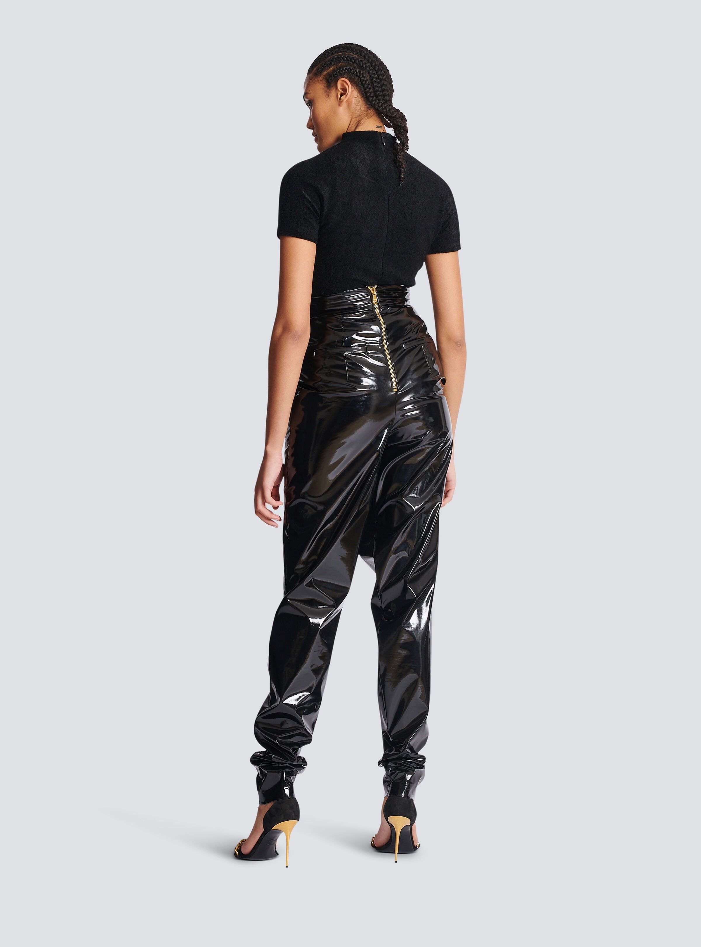 Asymmetric draped vinyl trousers - 4