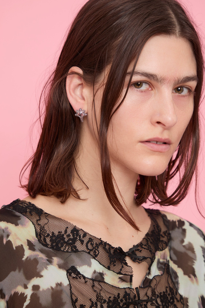 Collina Strada EARTH CORAL STUDS outlook