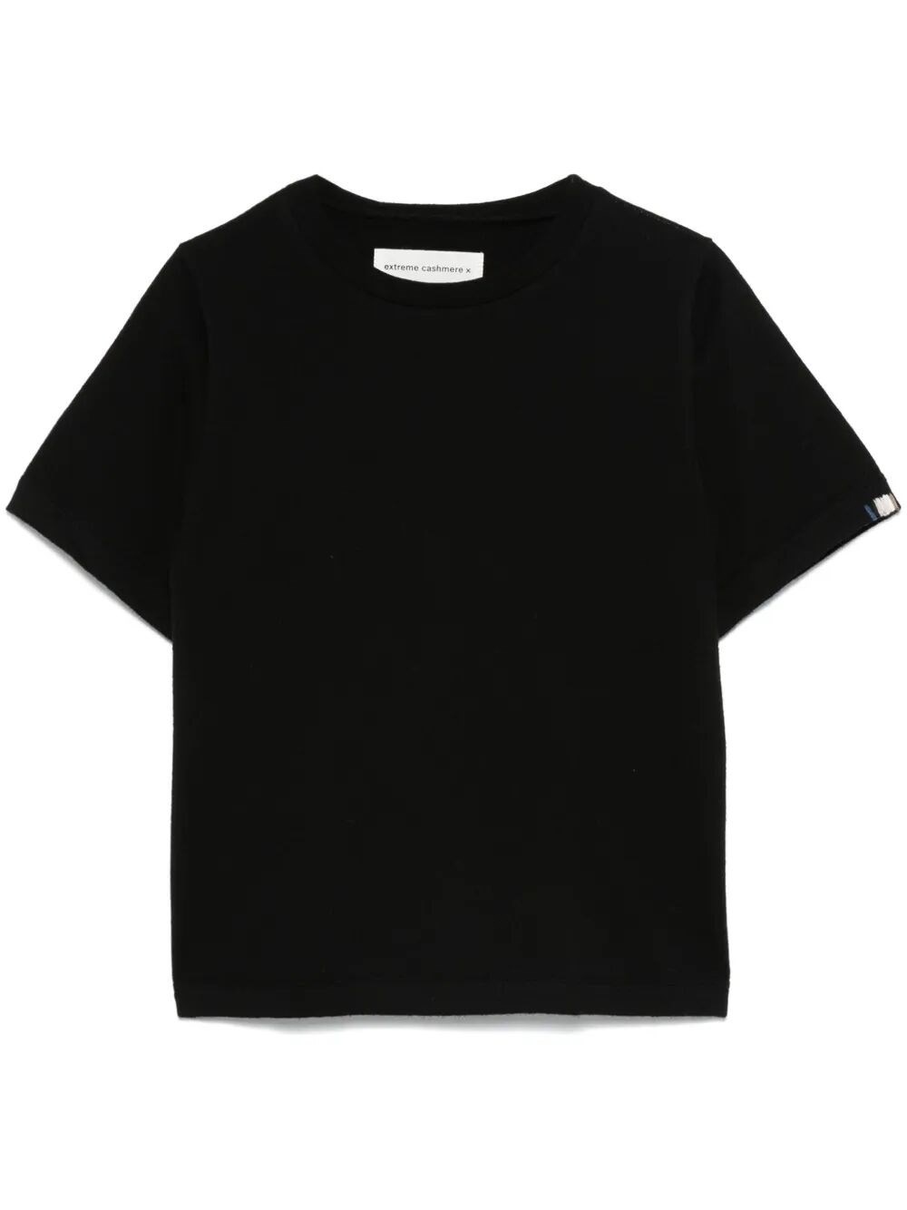 The Tina Nr 267 Top by Extreme Cashmere is a luxurious sweater that exemplifies modern elegance. Cra - 1