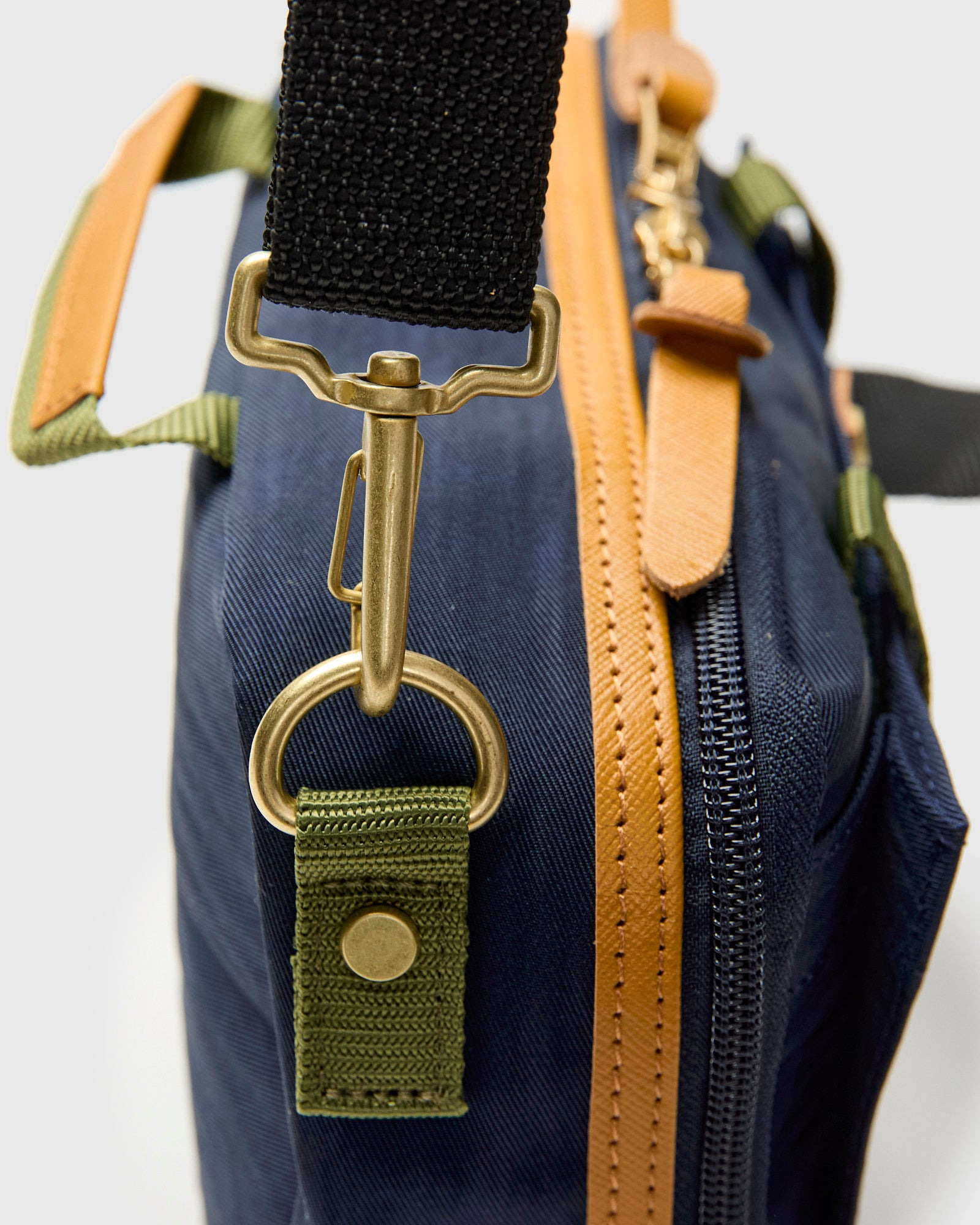 Link Shoulder Bag v2 in Navy - 5