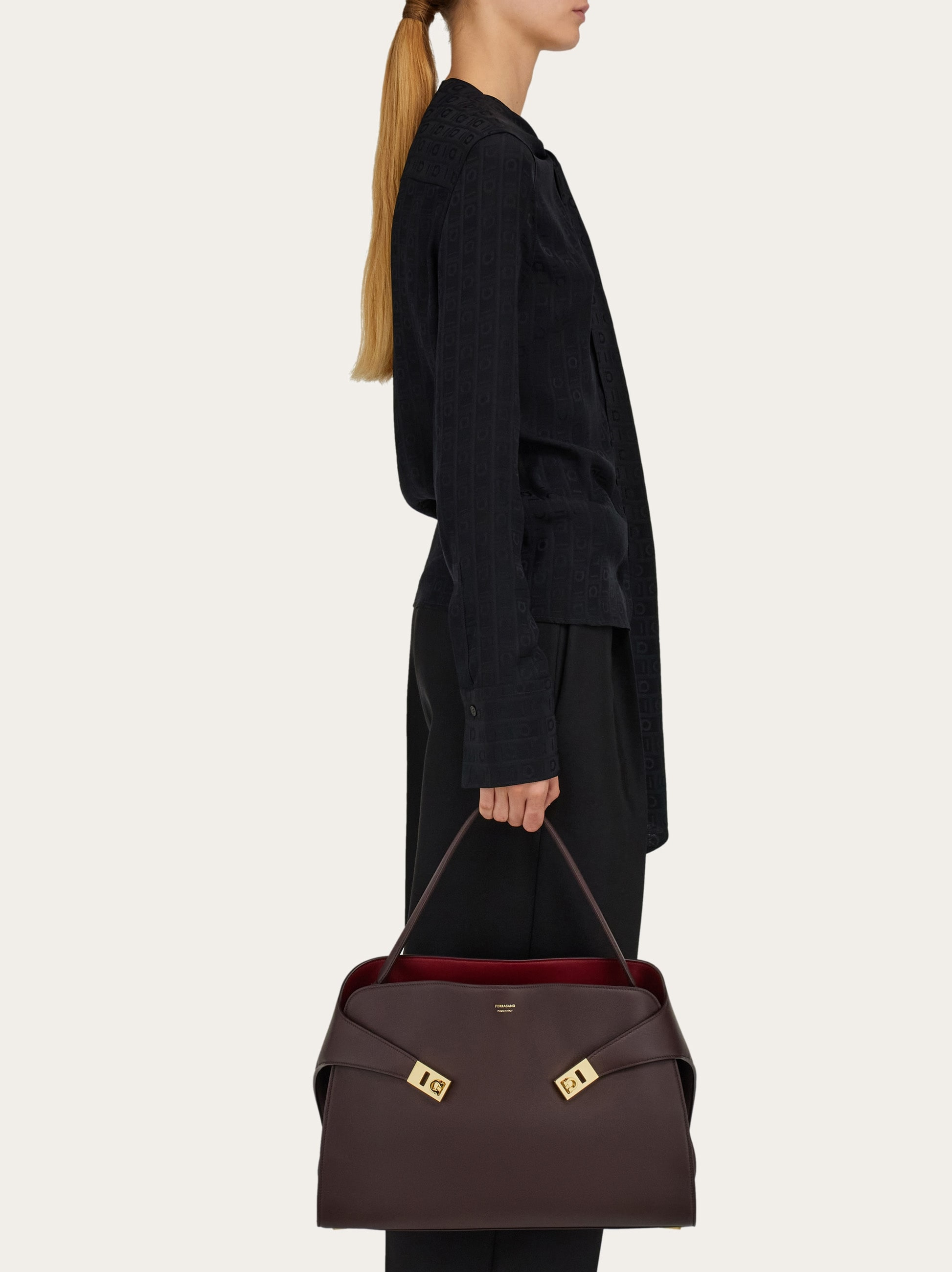 Hug Soft bicolor shoulder bag (M) - 3