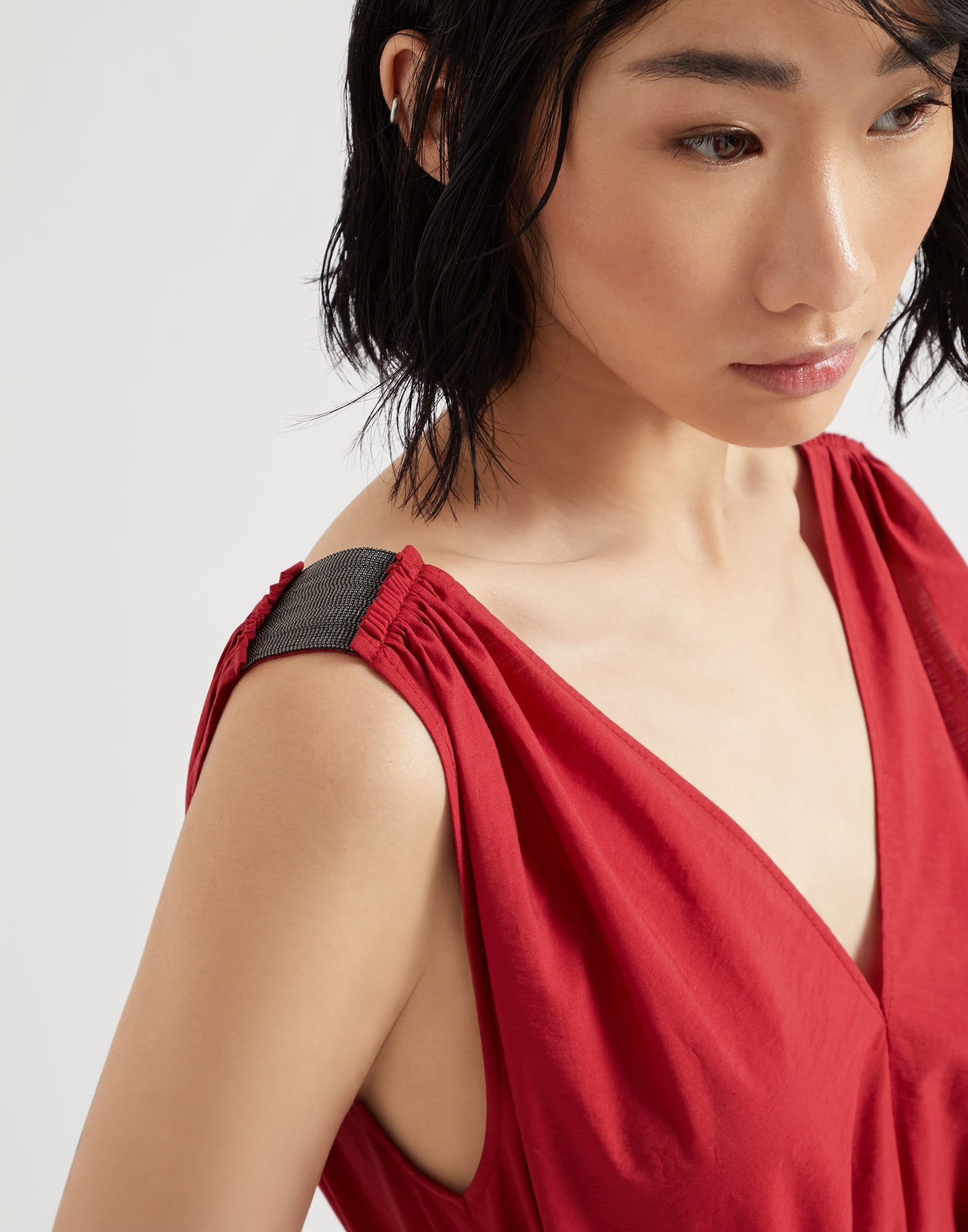 Techno cotton poplin belted dress with precious shoulder detail - 3