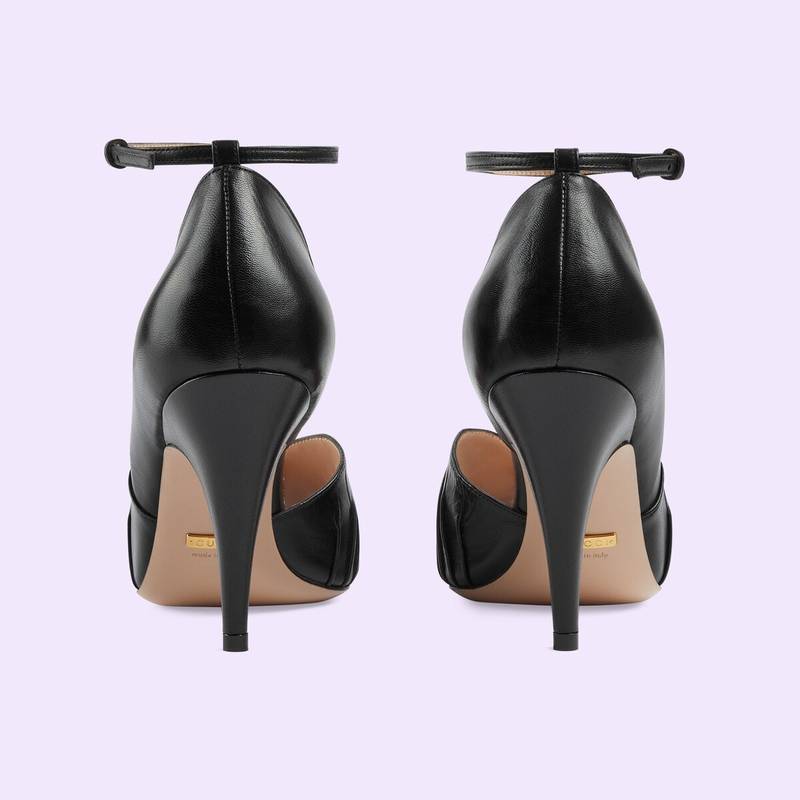 GUCCI Women's open-toe sandal outlook