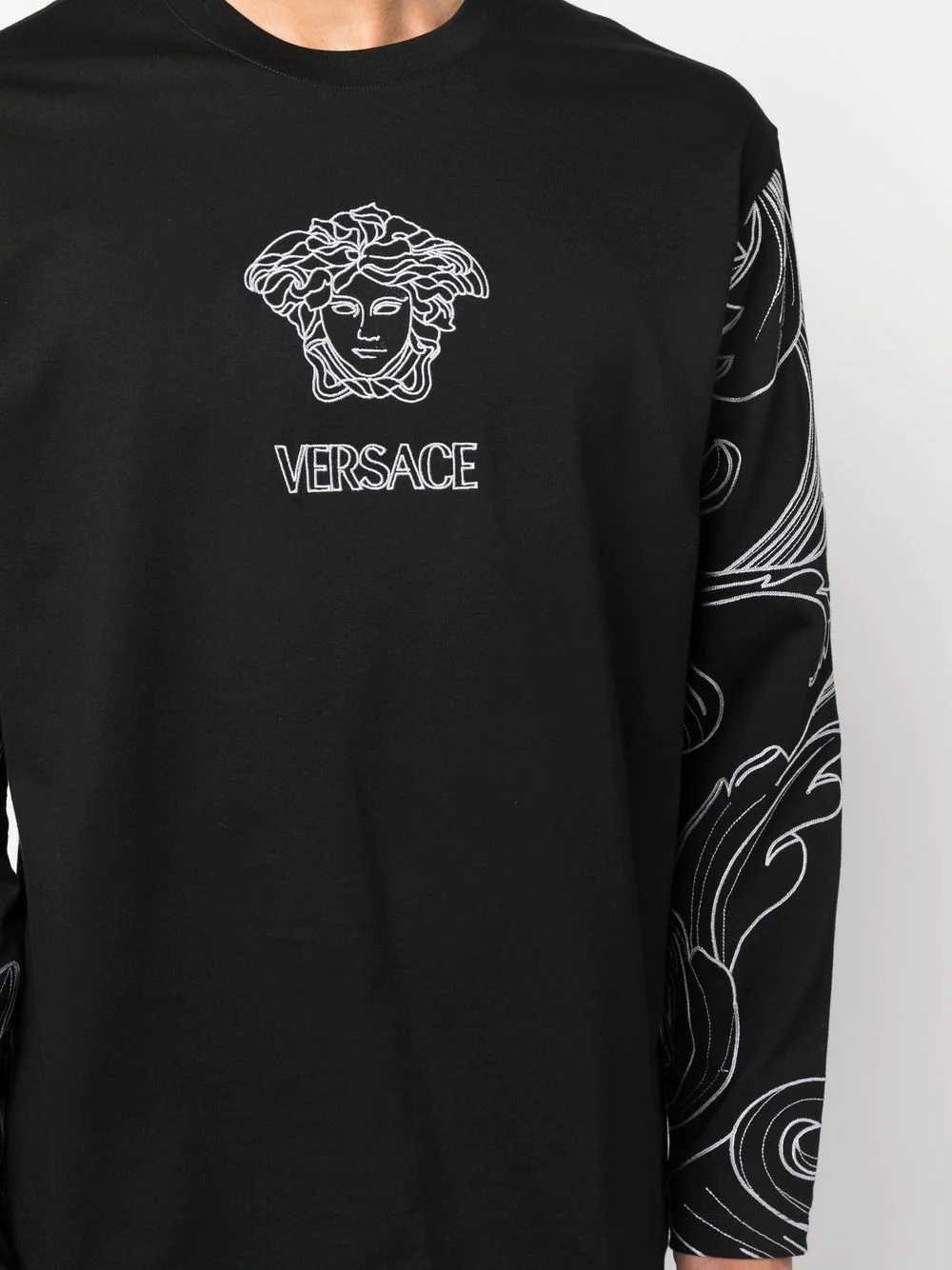 Medusa-print detail T-shirt - 5