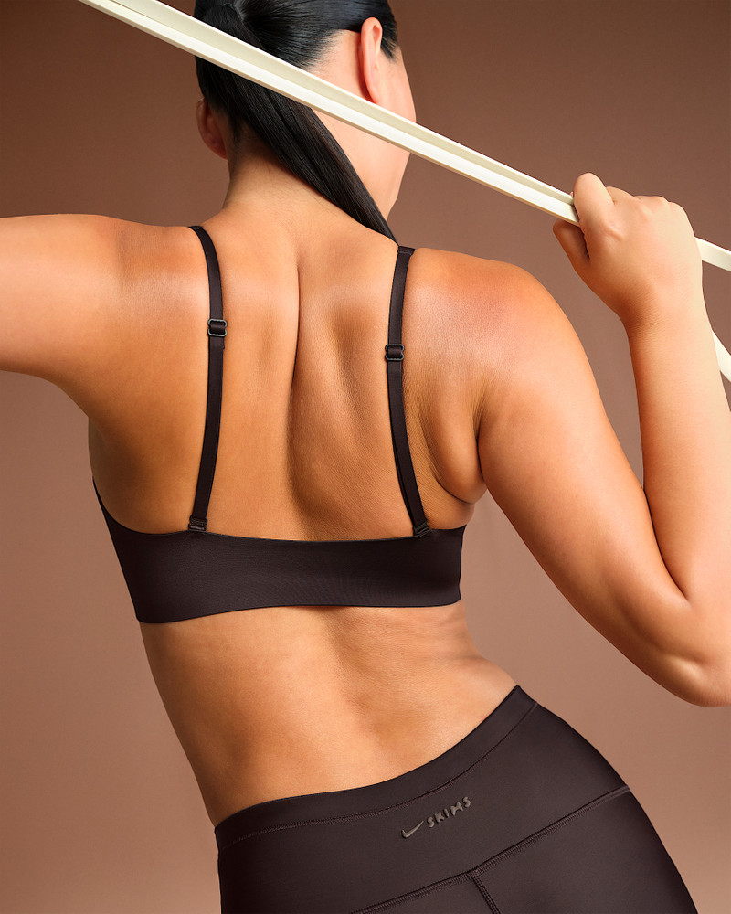 NikeSKIMS Shine Women's V-Neck Bra 3