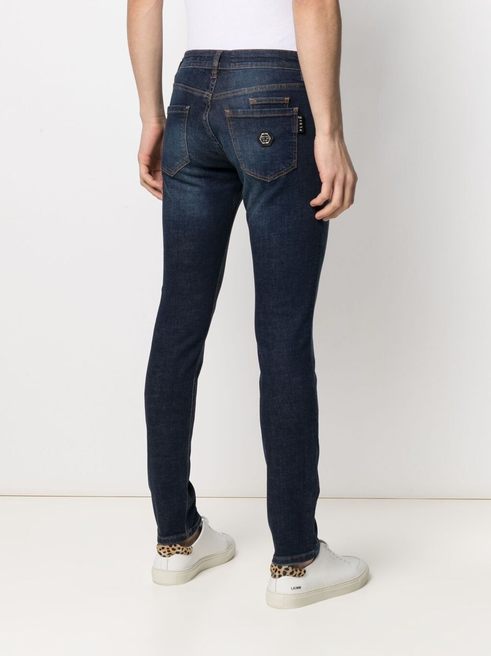 slim-cut stonewashed jeans - 4