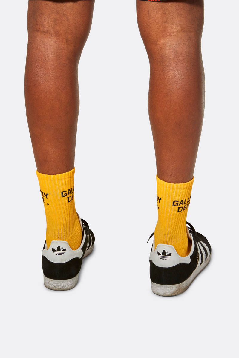 CLEAN YELLOW SOCKS 4