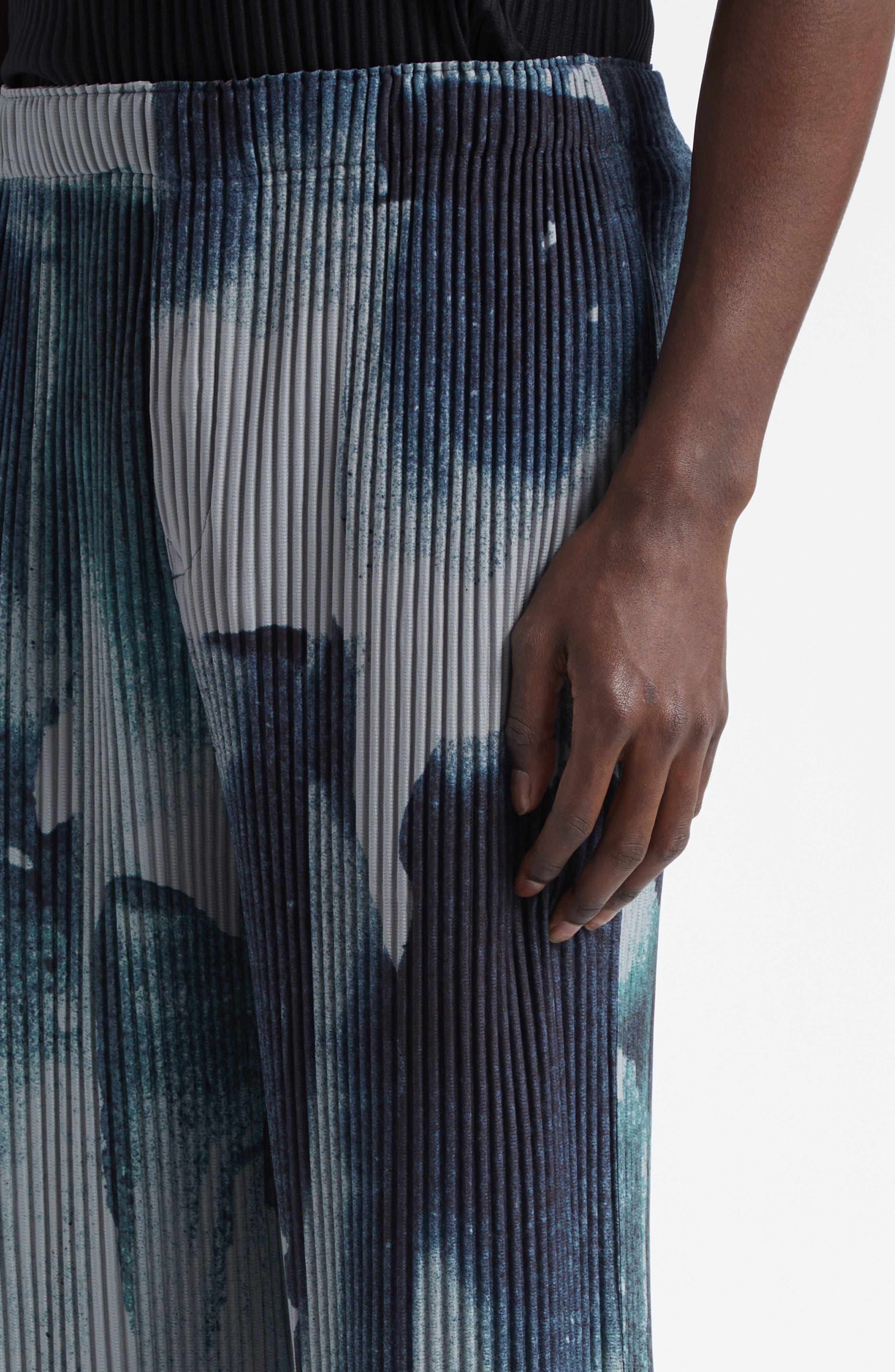 Homme Plissé Issey Miyake Wind Walk Pleated Straight Leg Pants in Gray at Nordstrom - 4